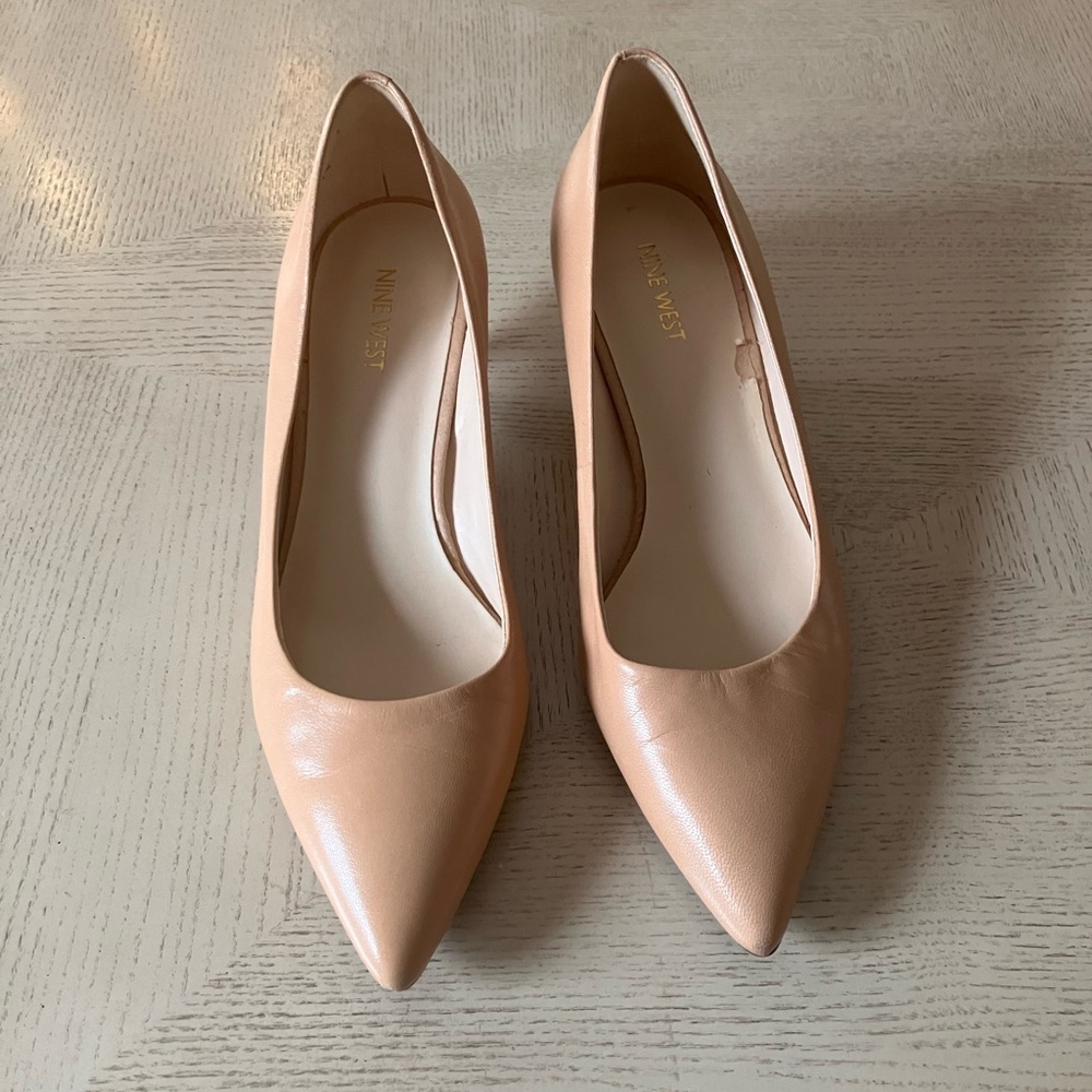 Nine West “Illumie” Nude Leather Pointed-Toe Kitten Heel Pumps Size 9